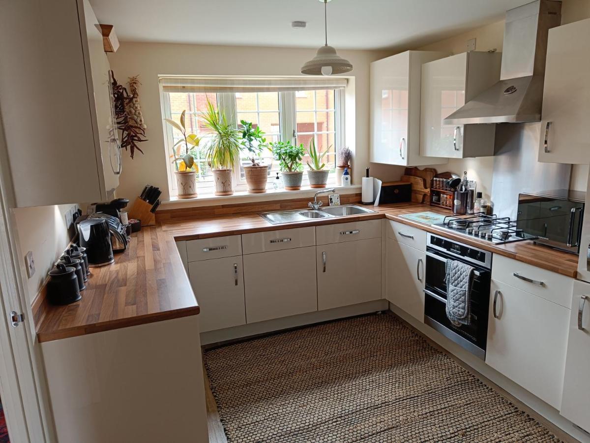 3 Bedroom Townhouse Near Bicester Village Exterior foto
